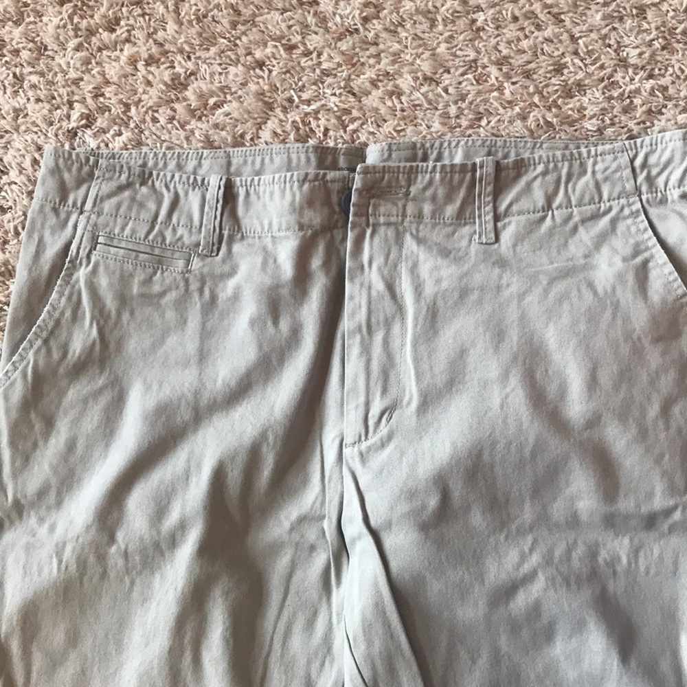 Old Navy light khakis ‘Broken in Slim’ 40x36